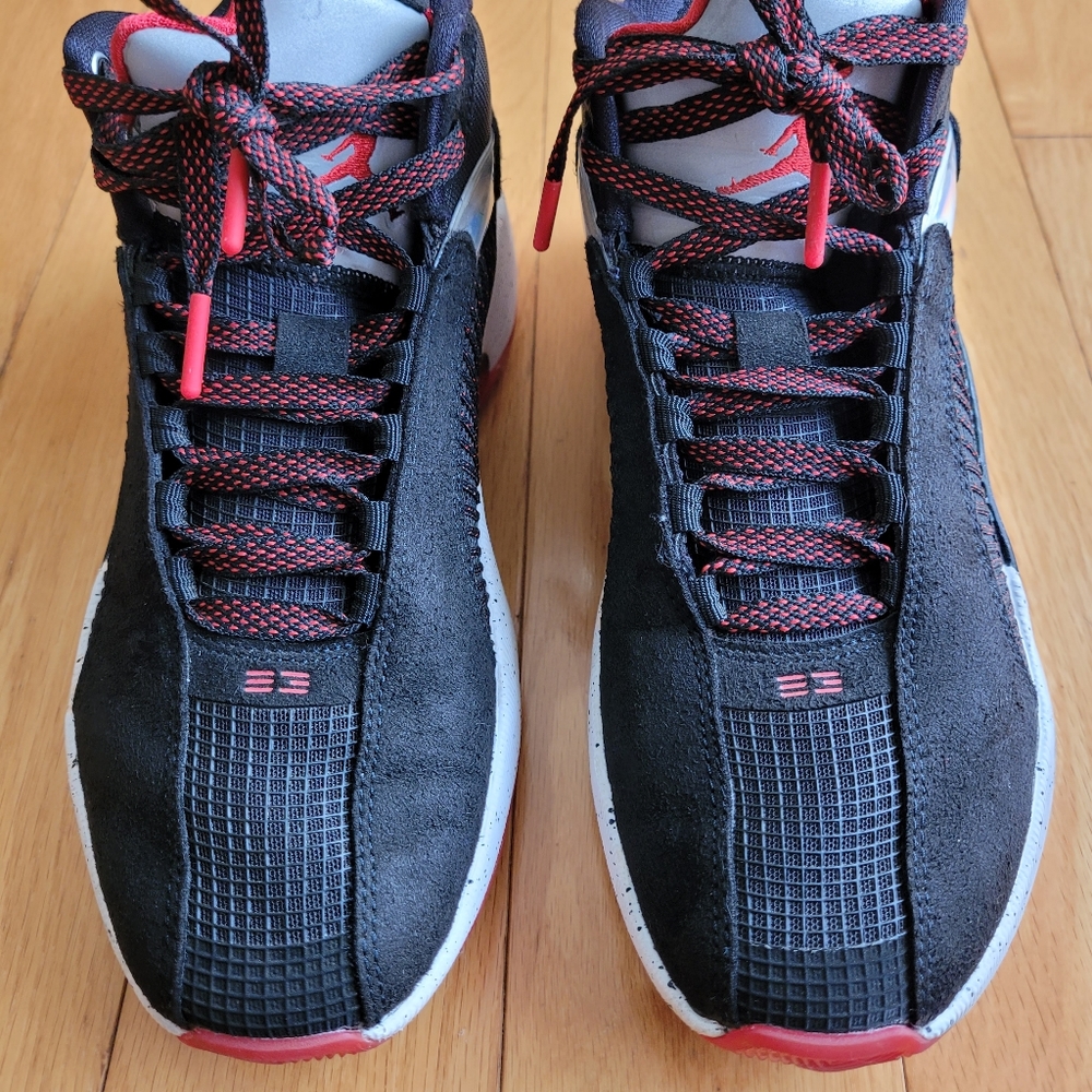 Nike Jordan air zoom black and red big kids sneakers Size 6Y